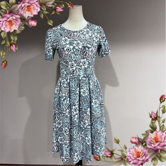 Gorgeous LuLaRoe Amelia floral short sleeve knee length dress - Picture 1 of 14